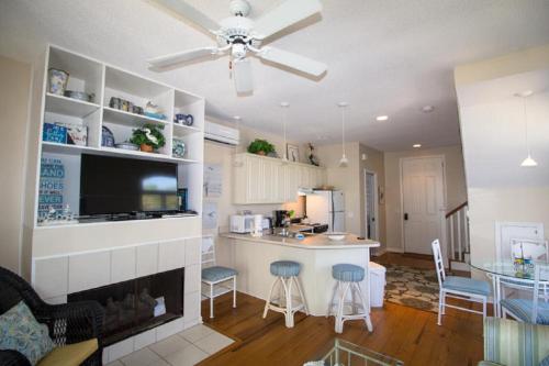 709 Ocean Cottage - One Bedroom House - main image