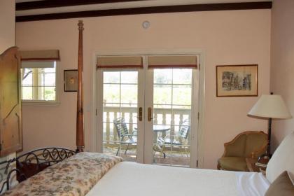 Vineyard Country Inn - image 7