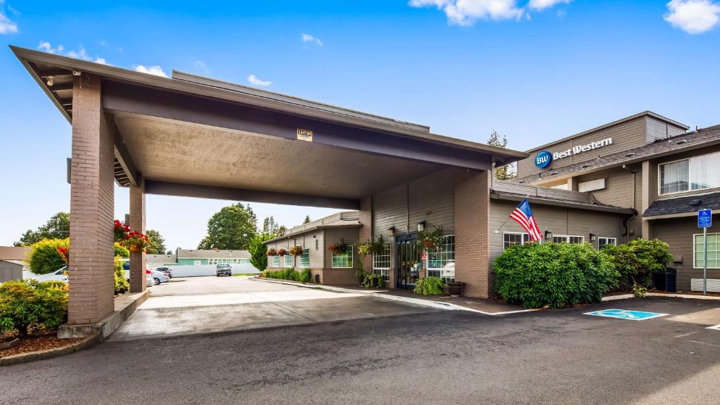 Best Western Oak Meadows Inn - main image