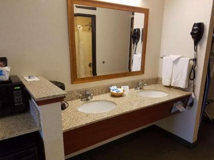 Best Western Oak Meadows Inn - image 2