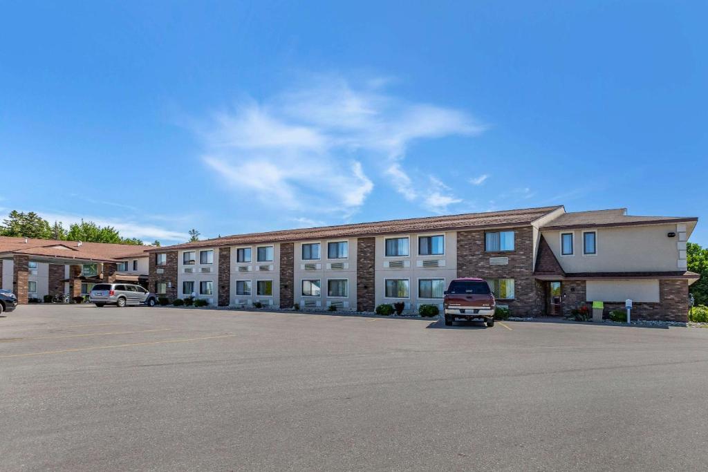 Quality Inn Saint Ignace - image 2