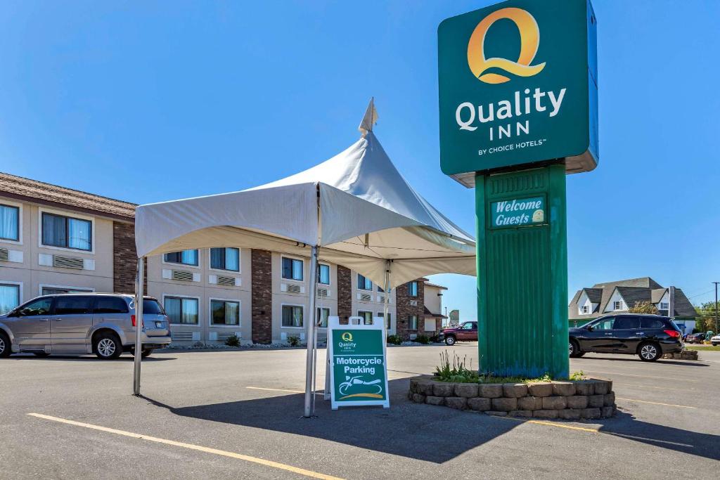 Quality Inn Saint Ignace - image 3