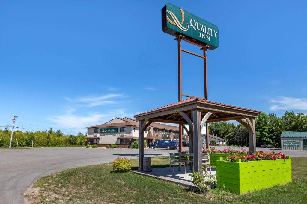 Quality Inn Saint Ignace - image 5