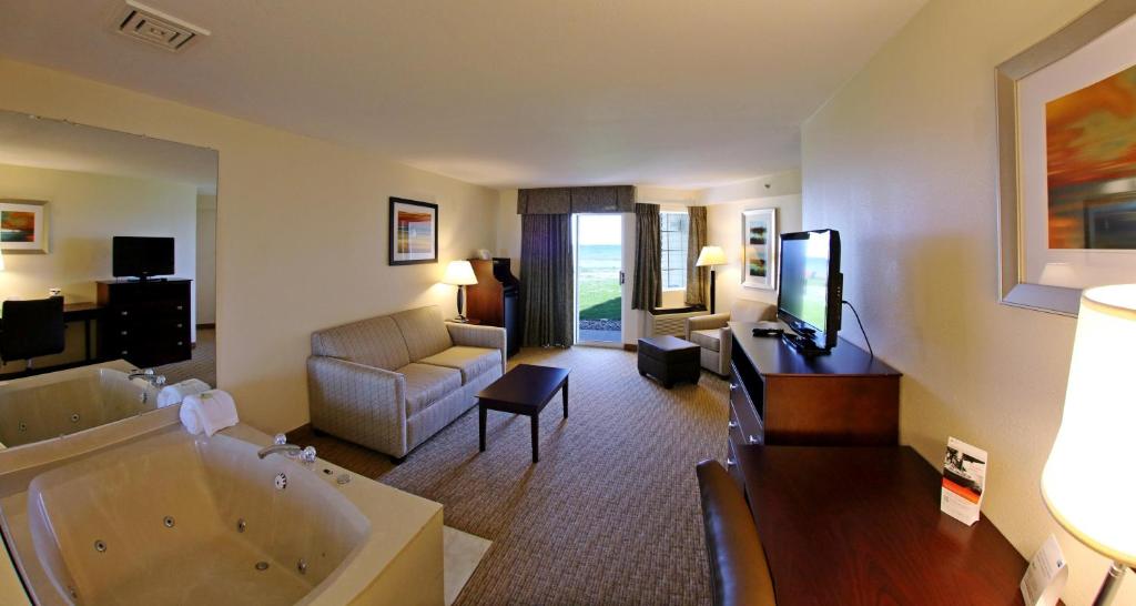 Holiday Inn Express Lake Front - St Ignace an IHG Hotel - image 4