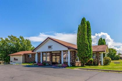 Quality Inn Lakefront Saint Ignace Michigan