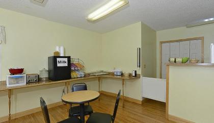 Americas Best Value Inn Saint Ignace - image 13