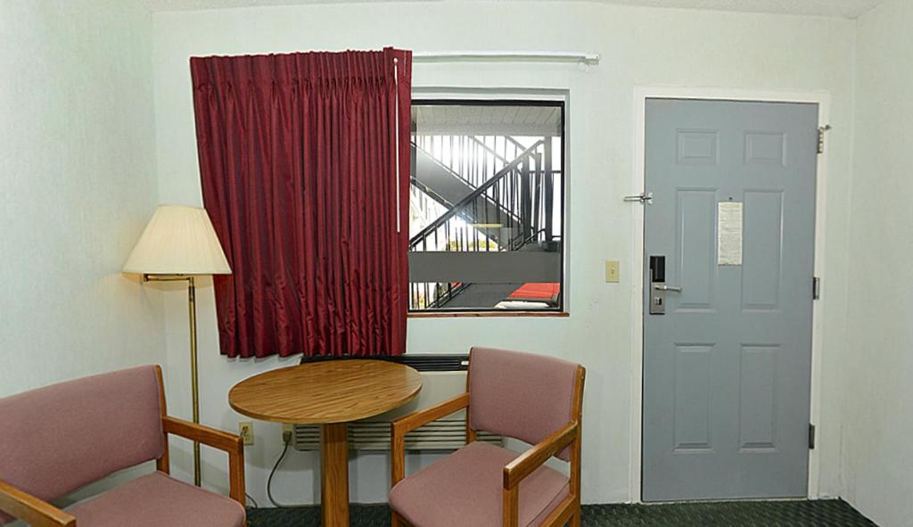 Americas Best Value Inn Saint Ignace - image 5