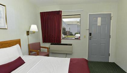 Americas Best Value Inn Saint Ignace - image 6