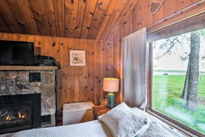 Lovely Lake Huron Studio Cottage with Beach and Kayaks - image 4