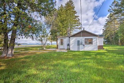 Lovely Lake Huron Studio Cottage with Beach and Kayaks - image 8