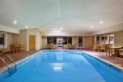 Holiday Inn Express Hotel & Suites-Saint Joseph an IHG Hotel - image 14