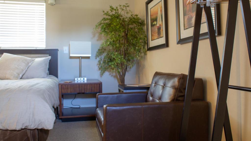 Mark III INN & Suites - image 3