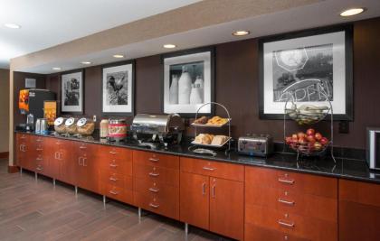 Hampton Inn St. Joseph - image 4