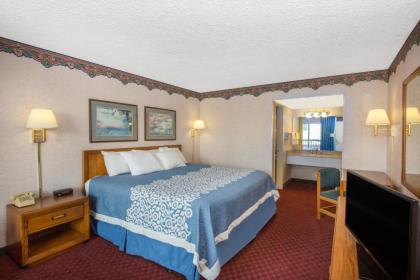 Americas Best Value Inn St. Joseph at I-29 - image 4