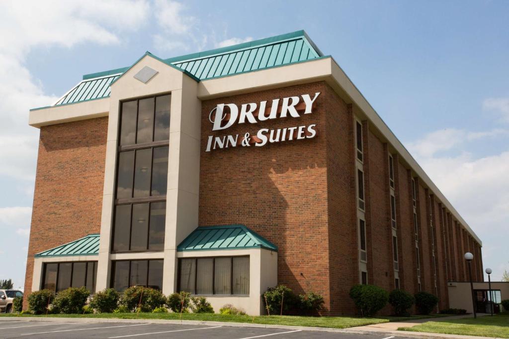 Drury Inn & Suites St Joseph - image 2