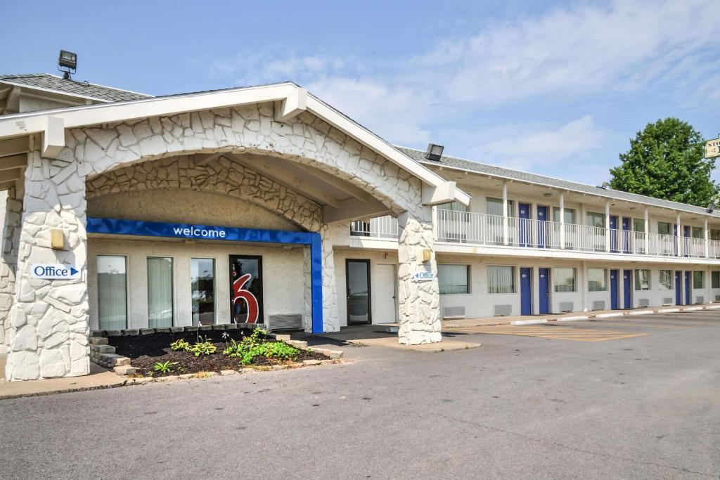 Motel 6-Saint Joseph MO - main image