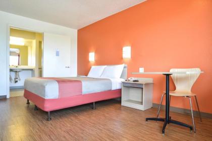 Motel 6-Saint Joseph MO - image 3