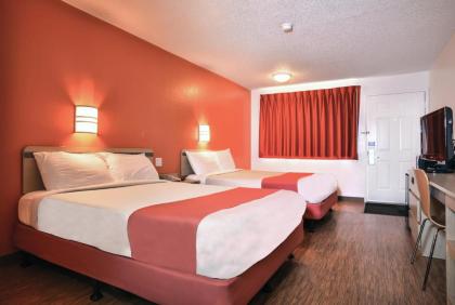 Motel 6-Saint Joseph MO - image 9