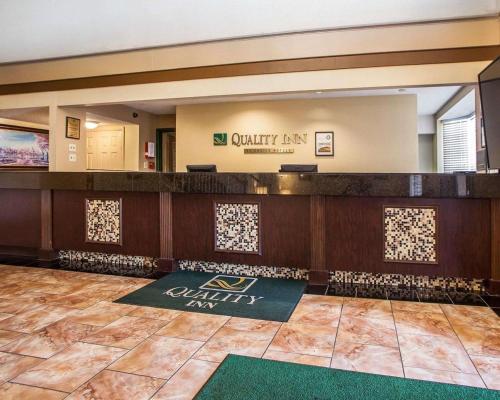 Quality Inn Airport - image 5