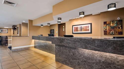 Best Western St. Louis Inn - image 5