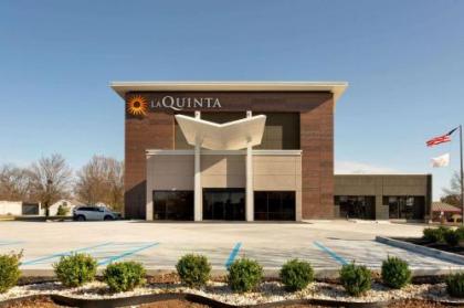 La Quinta Inn & Suites by Wyndham St Louis Route 66 - image 5