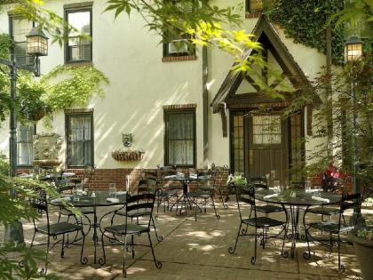 Seven Gables Inn - image 2