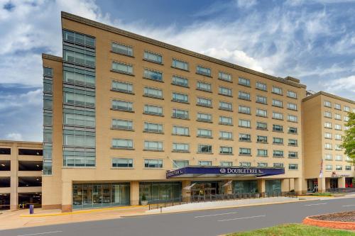 DoubleTree by Hilton St. Louis Forest Park - image 3