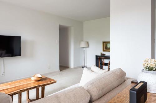 Warm CWE 1BR near BJC by Zencity - image 3