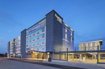 Fairfield Inn & Suites by Marriott St. Louis Downtown - image 3