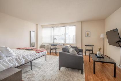 Cozy Dt Studio with City View by Zencity Saint Louis