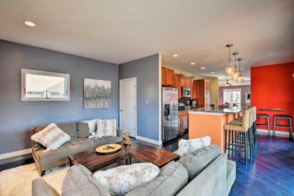 Vibrant St Louis Pad - Walk to Lindell Blvd! - image 12