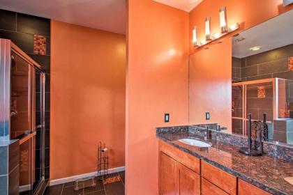 Vibrant St Louis Pad - Walk to Lindell Blvd! - image 13