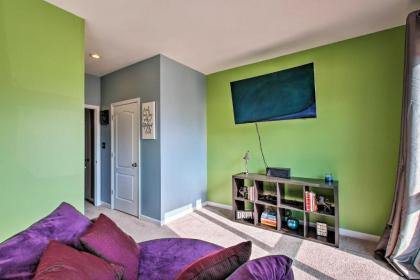 Vibrant St Louis Pad - Walk to Lindell Blvd! - image 18