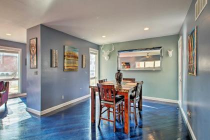 Vibrant St Louis Pad - Walk to Lindell Blvd! - image 2