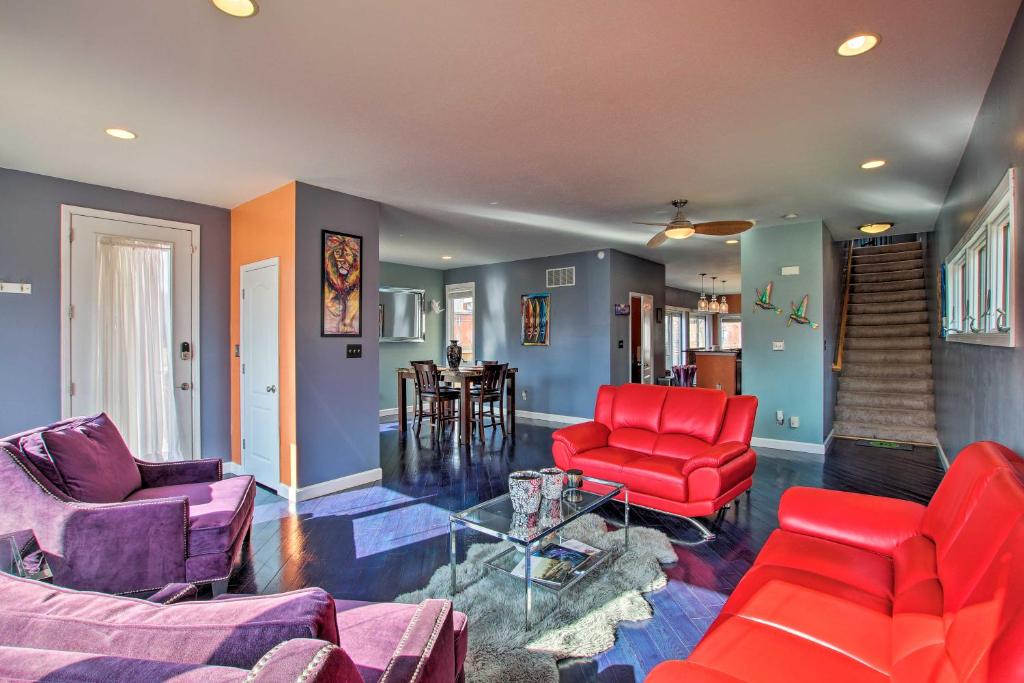 Vibrant St Louis Pad - Walk to Lindell Blvd! - image 4