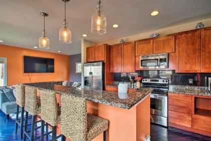 Vibrant St Louis Pad - Walk to Lindell Blvd! - image 6