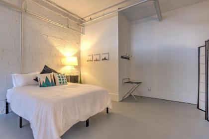 Ultra Chic Loft walk to CityMu/Aquarium/ConvnCntr - image 18