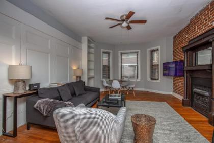 Spacious CWE 3BR near BJC by Zencity - image 1