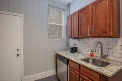 Spacious CWE 3BR near BJC by Zencity - image 13