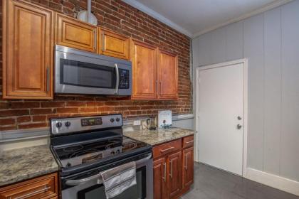 Spacious CWE 3BR near BJC by Zencity - image 14