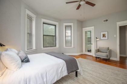 Spacious CWE 3BR near BJC by Zencity - image 4