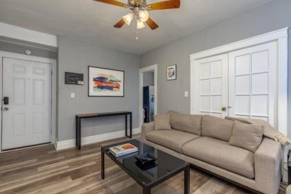 Simple CWE 2BR near BJC by Zencity - image 15