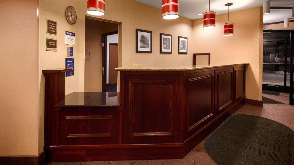 Best Western PLUS Executive Inn - image 3