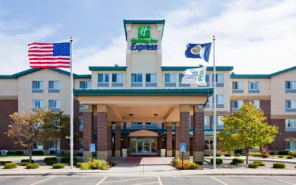 Holiday Inn Express Hotel & Suites-St. Paul an IHG Hotel - image 9