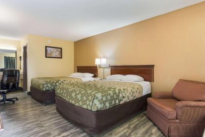 Econo Lodge Saint Robert - image 11