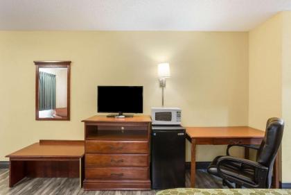 Econo Lodge Saint Robert - image 13