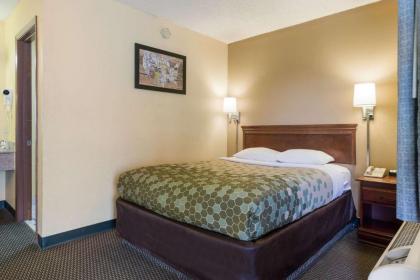 Econo Lodge Saint Robert - image 9