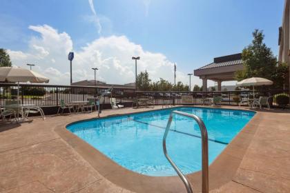 Hampton Inn Saint Robert - image 2