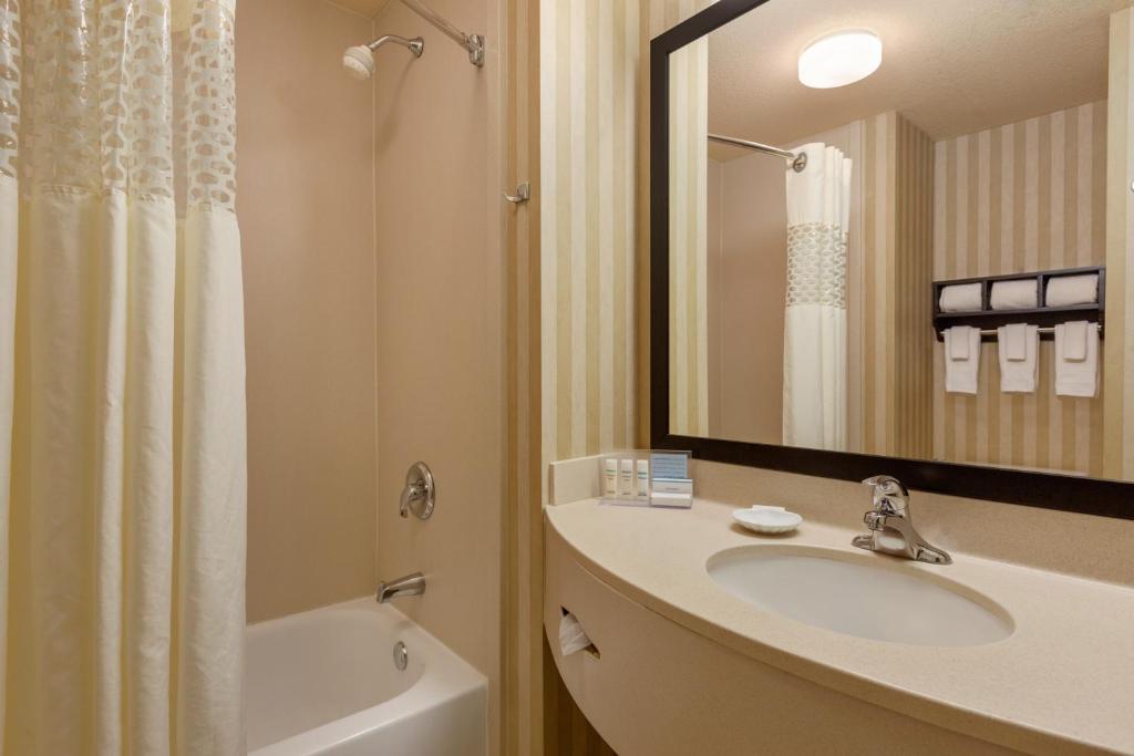 Hampton Inn Saint Robert - image 5