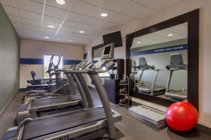 Hampton Inn Saint Robert - image 7